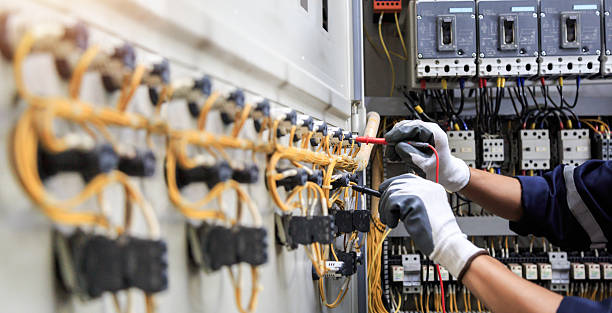 Professional Electrician technician working in Fairfax, IA